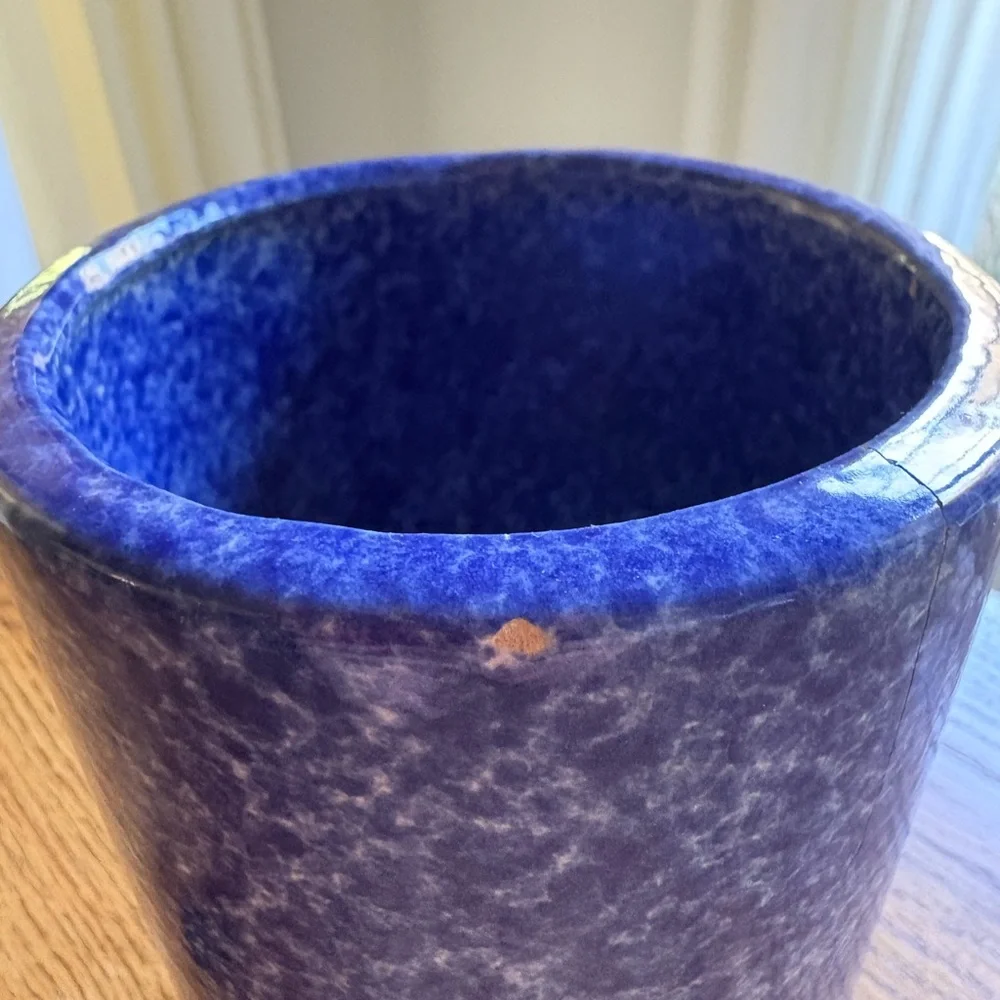 Blue and white splatterware vase